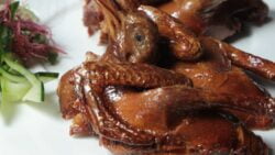 Perdiz en mole poblano
