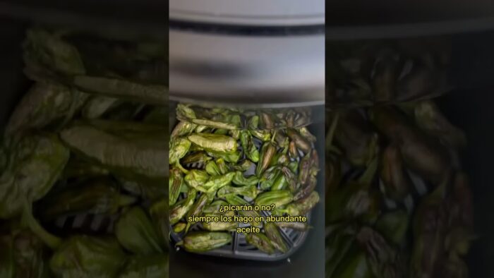 ¿Qué te parecería cocinar unos deliciosos pimientos de Padrón en freidora de aire? #shorts
