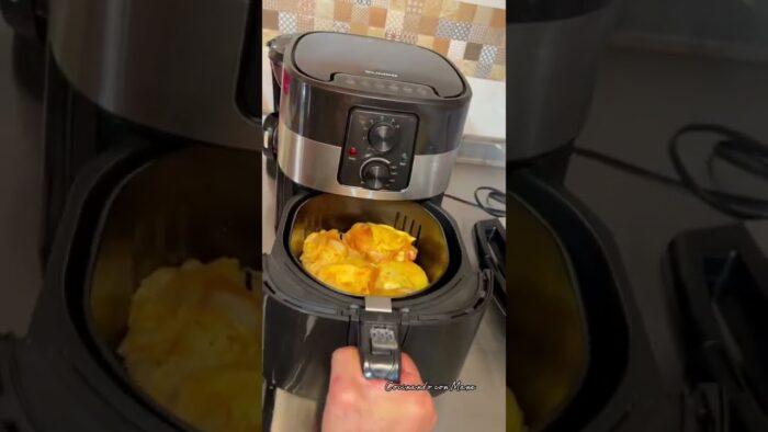 Cómo FREÍR UN DELICIOSO POLLO en el Air Fryer 🤤🍗 #Shorts #Cocina #airfryer #pollofrito #recetafacil