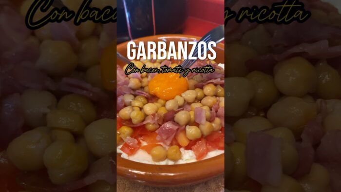 Garbanzos con bacon, tomate y queso ricotta en tu #freidoradeaire #airfryer #recetas #recetarapida
