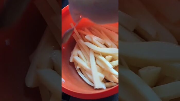 Papas a la francesa en freidora de aire #comida #recetas #casapequeña #vidademama #cocina #pollo