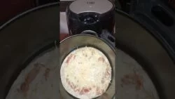 Pizza tortilla de queso en freidora de aire