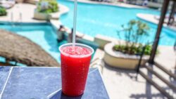 Daiquiri de fresa y albahaca