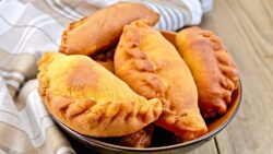 Empanadillas de jamón york y queso, un bocado increíble