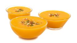 Smoothie bowl de mango con kiwi y semillas de chía
