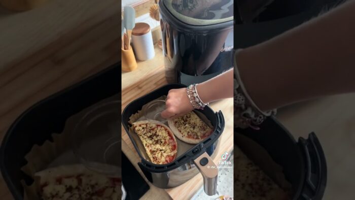 TRUCO CASERO DOS PIZZAS A LA VEZ FREIDORA DE AIRE #trucoscaseros #trucosdecocina #shorts 30.05.2024