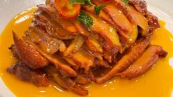 Magret de pato con salsa de naranja y jengibre