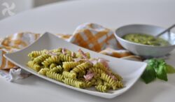Pasta con crema de calabacín y jamón cocido