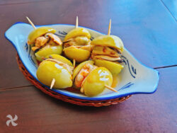 Pincho de aceituna gordal rellena de mejillones en escabeche