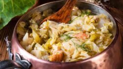 Receta de Repollo con beicon y almendras picadas