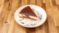 Receta de tarta veraniega de galletas caseras y chocolate blanco