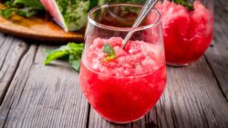 Smoothie saludable y refrescante de sandía para el verano