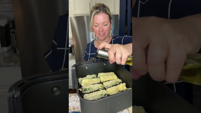 Air fryer zucchini fries. Recipe on StephRealLife.com #airfryer #friedzuchinni #zuchinnirecipes