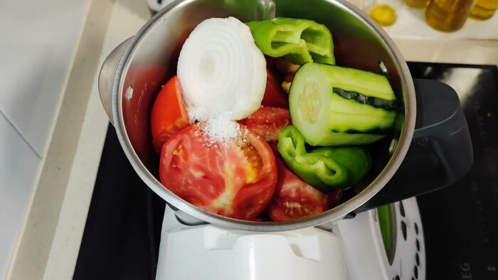 GAZPACHO ANDALUZ EN THERMOMIX FÁCIL Y RÁPIDO RICO RICO