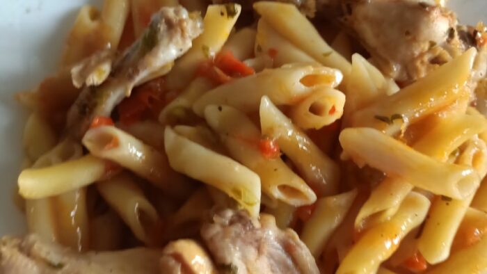 Macarrones con alitas,facil y rico con Thermomix