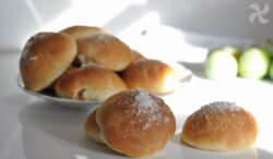 Bollitos rellenos de ciruela
