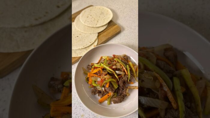 15-Minute Beef Fajitas |Easy One-Pot Air Fryer Recipe #fajitas #airfryerrecipes #onepotmeal #shorts