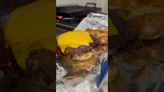 Hoy hicimos unas buenas burgas en la freidora 🍔🥸 #comida #food #foodlover #burger