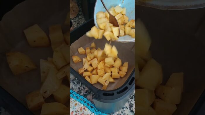Patatas aliñadas con especias en freidora de aire Cosori en un ratito listas y deliciosas 🤤