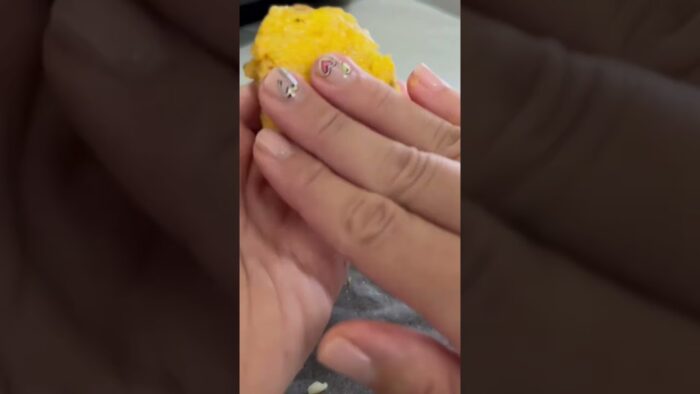 Receta fácil: arepas de plátano maduro y queso en freidora de aire con 2 ingredientes