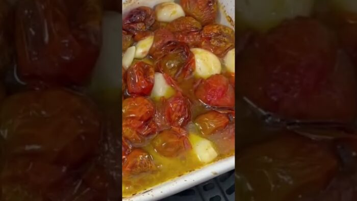 SALSA TOMAJO preparada en la freidora de aire, deliciosa mezcla de tomate, ajo, queso y albahaca