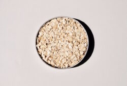 Avena, arándanos y chocolate para el desayuno más rico y saludable