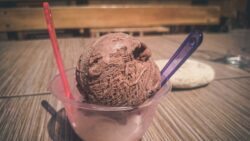 Helado keto de chocolate intenso: el placer culpable que no rompe tu dieta