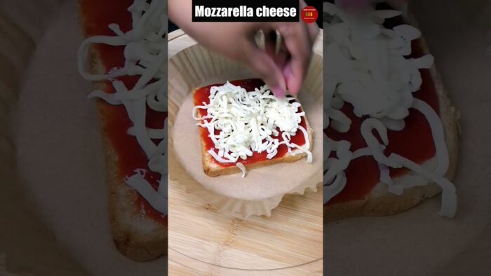 Bread Pizza Recipe 😋| No Oven | Air Fryer #trending #youtubeshorts #shorts