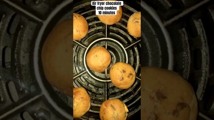 Chocolate chip cookies in air fryer just 10 minutes #shorts #chocolatechipcookies #recipe #baking
