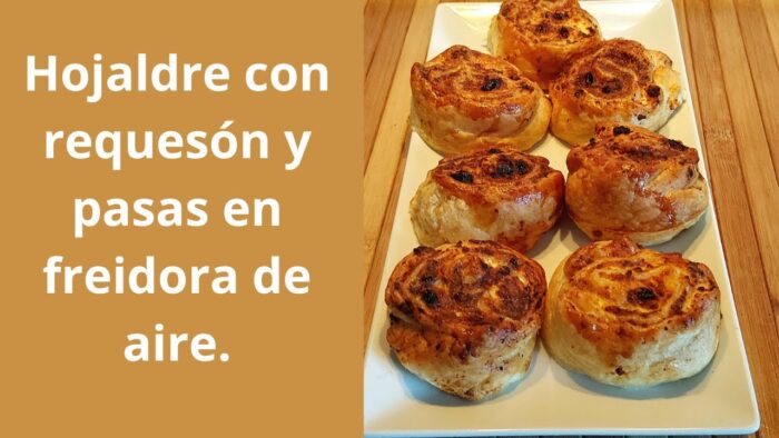 Hojaldre con requesón y pasas en freidora de aire.