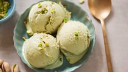 Helado de aguacate y lima: un postre refrescante y cremoso