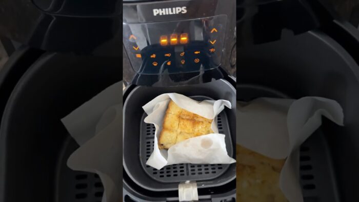 Trying Out Easy Air Fryer Recipe For The First Time 🥪 #airfryerrecipes #tryingnewfood #foodshorts