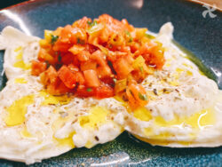 Burrata con tartar de tomate