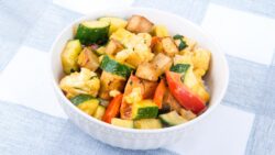 Este salteado de tofu y verduras te hará amar la comida vegana