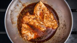 Nunca más pollo seco: descubre el marinado perfecto para un pollo jugoso