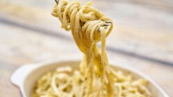 Pasta carbonara sin nata: la receta tradicional italiana en 15 minutos