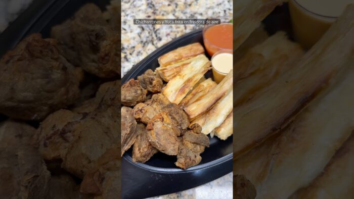 Chicharrón y yuca frita en freidora de aire,muy fácil☺️ #parati #foryou #cocina #shorts #receta