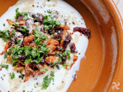 Dip de yogur griego con remolacha y calabaza en airfryer