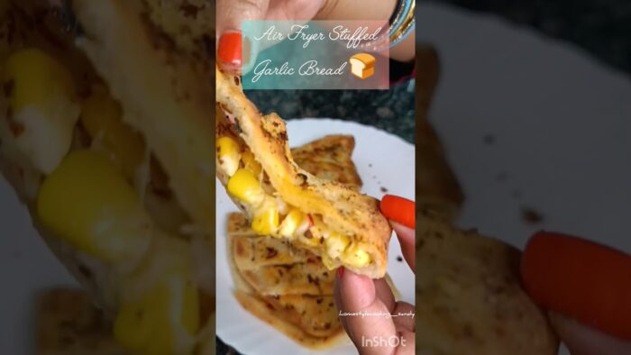 Air Fryer Stuffed Garlic bread 🤤🍞 #song #viralvideo #food #recipe #garlicbread #domino #pizza #food