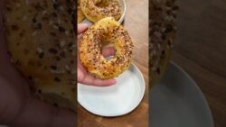 Bagels de 4 ingredientes en freidora de aire 🥯