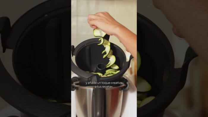 🎉 Dale un giro a tus recetas con el nuevo Accesorio Cortador en Espiral de Thermomix®. 🌟 #cocinar