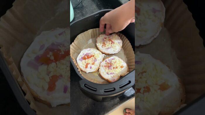 Easy Garlic Bread Recipe in #airfryer 🥰😋| #airfryerrecipes #garlic bread