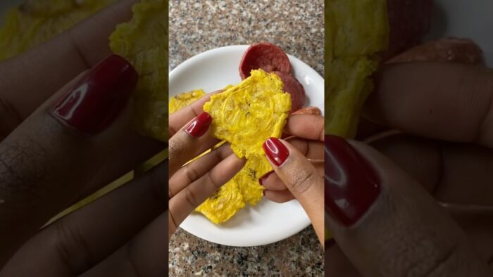 Plátanos fritos / patacones en freidora de aire 🤩 #recetafácil #desayuno #patacones #platanofrito