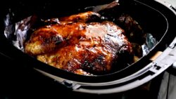 Receta de pollo entero en freidora de aire Char Siu | ¡Pollo estilo cantonés crujiente y jugoso!