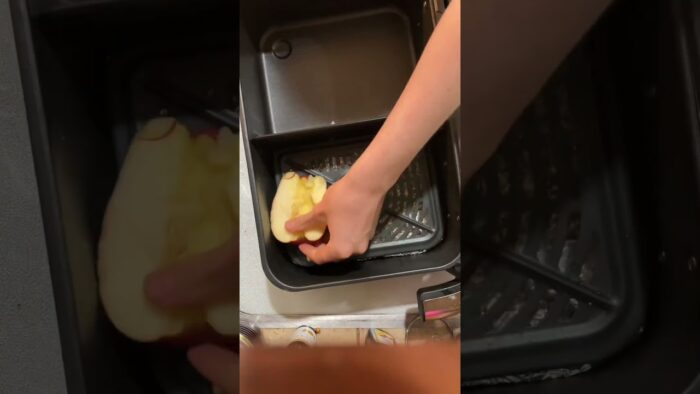 air fryer apple, yummm! 🍎🍦 #healthy #recipe #food #viralvideo #snacks #apple #airfryer #easy