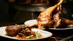 Cuartos de pollo al horno con vino blanco