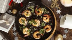 Karlos Arguiñano te soluciona la cena de Navidad con esta receta de langostinos en 6 minutos