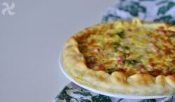 Tarta salada de guisantes y jamón