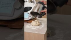 ¡Planazo para el finde! Aprende a hacer esta masa básica de pizza casera 🍕#thermomix #cookidoo