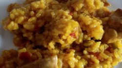 Arroz con pollo al curry, fácil y rico con Thermomix